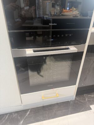 Kỹ thuật sửa chữa lò nướng hấp Miele tại nhà khách hàng